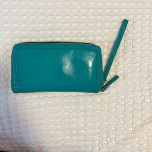 Halogen wristlet large wallet detachable card